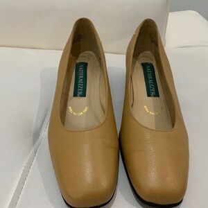 Women’s Naturalizer brand pump in tan color, made of leather with a block heel.‎
